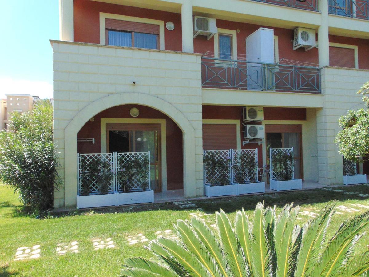 Casa Vacanze Oasi Felicita Нова-Сири-Марина Экстерьер фото